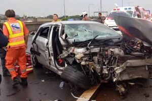 ช็อก เปิดภาพนาที พระเอกดัง รถคว่ำกลางทางด่วน ทำแฟนๆแห่เป็นห่วงหนัก